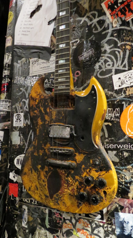 guitarra+queimada+cbgb+2014